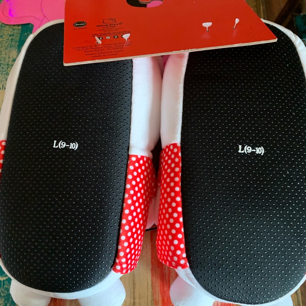 NWT Hello Kitty Slippers - Picture 3 of 5
